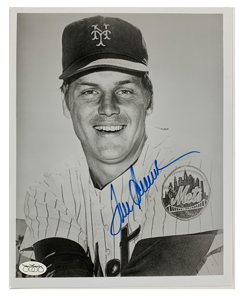 Tom Seaver Signed 8 x 10 Photo (BAS)