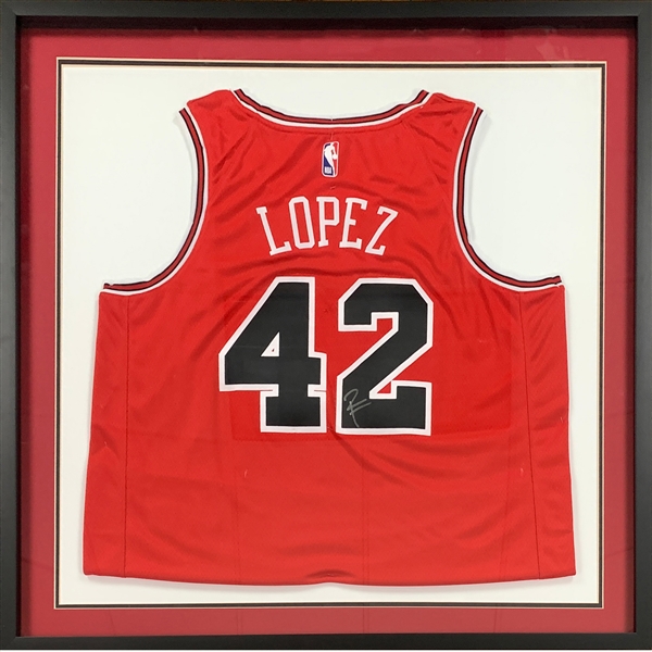 Robin Lopez Signed Chicago Bulls Jersey – with Bulls Team COA – In Beautiful Framed Display (BAS)