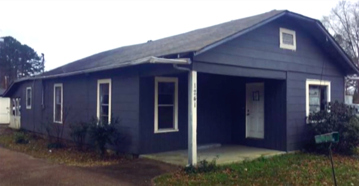 Elvis Presleys Childhood Home from 1241 Kelly St. in East Tupleo, Mississippi - Yes The Whole House!