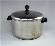 Elvis Presleys Cooking Pot from His Kitchen in Graceland – From the Collection of Graceland Cook Nancy Rooks