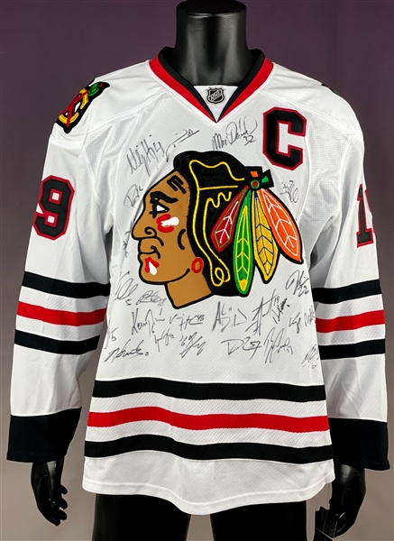 2016-2017 Chicago Blackhawks “Toews” Team Signed Sweater Incl. Jonathan Toews and Patrick Kane (BAS)