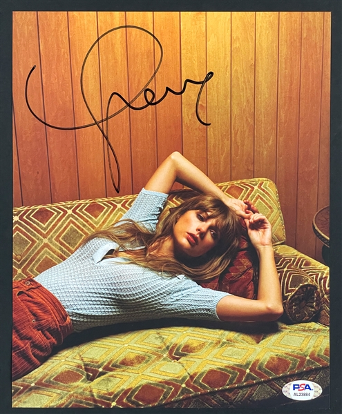 Taylor Swift Signed 8x10 Photo (PSA/DNA)