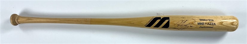 Mike Piazza Los Angeles Dodgers Signed 1996-98 Mizuno Game Used Bat Acquired by Teammate Juan Castro (Beckett Authentic)